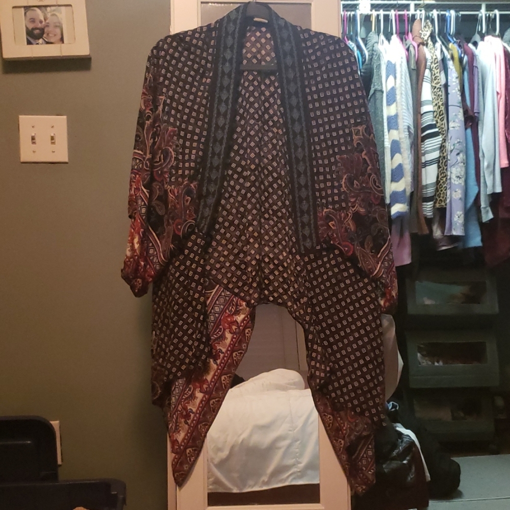 Sleeved throw